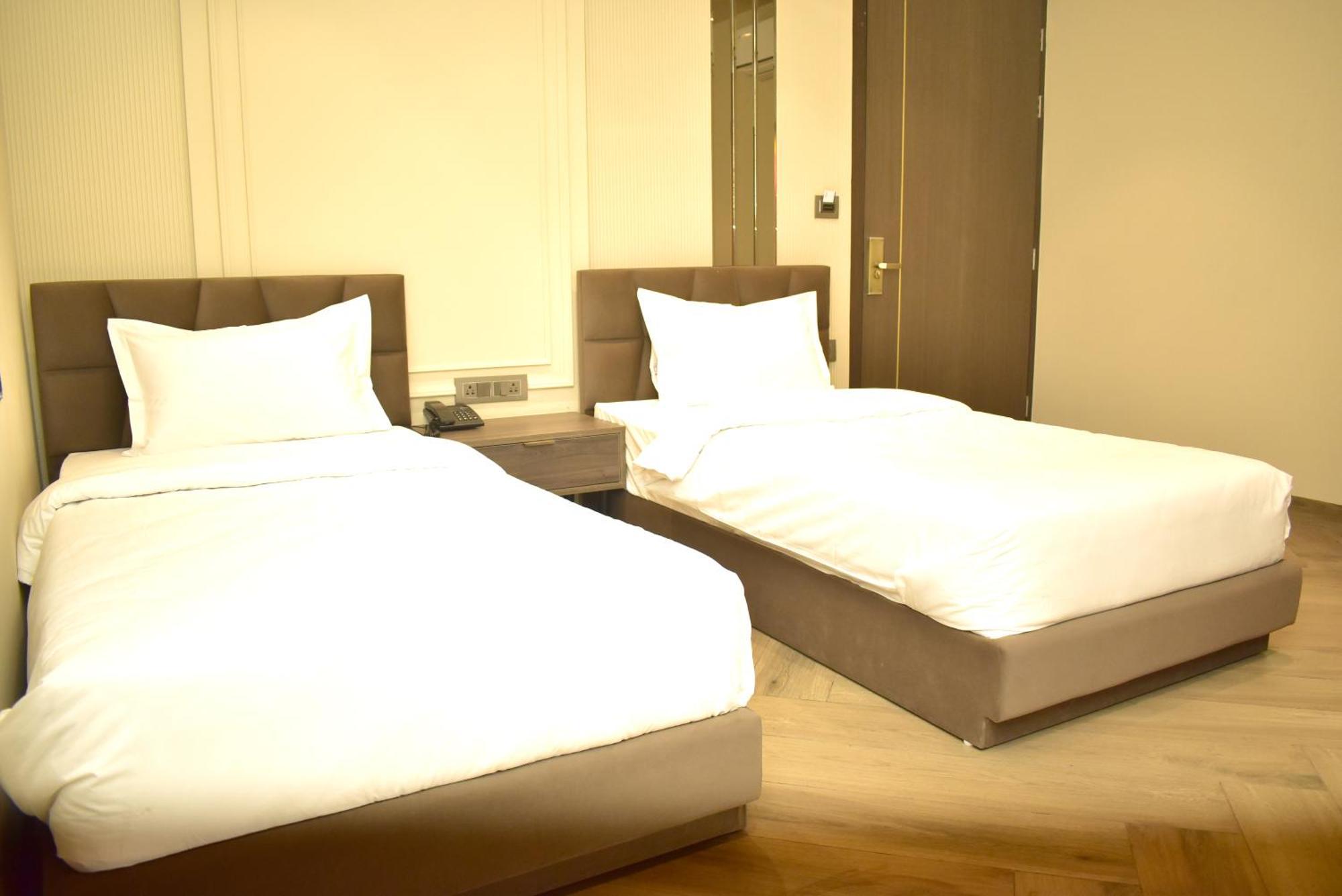 Hotel Cullinan By Qotel Janakpuri Delhi  Exterior photo